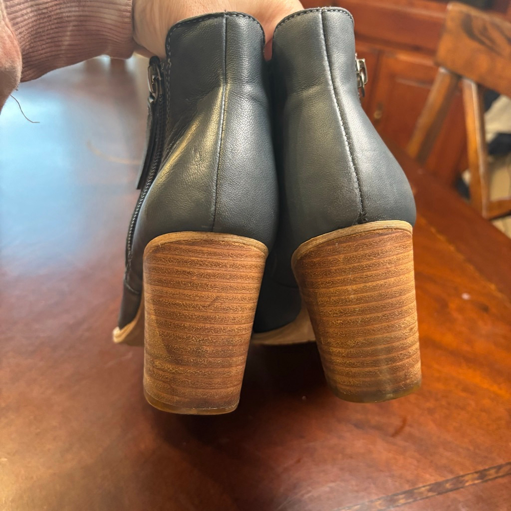 Söfft Leather Cutout Ankle Boots Stacked Heel Zip Booties Size 9M - Picture 4 of 11